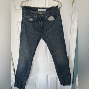 Mens Levi jeans. Size 32x32. Like new condition. Photos have flash and no flash.